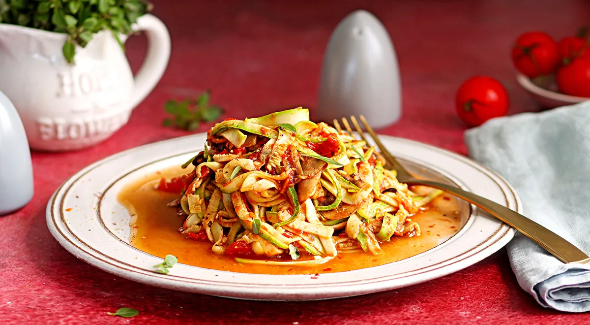 Pasta di zucchine con pomodorini