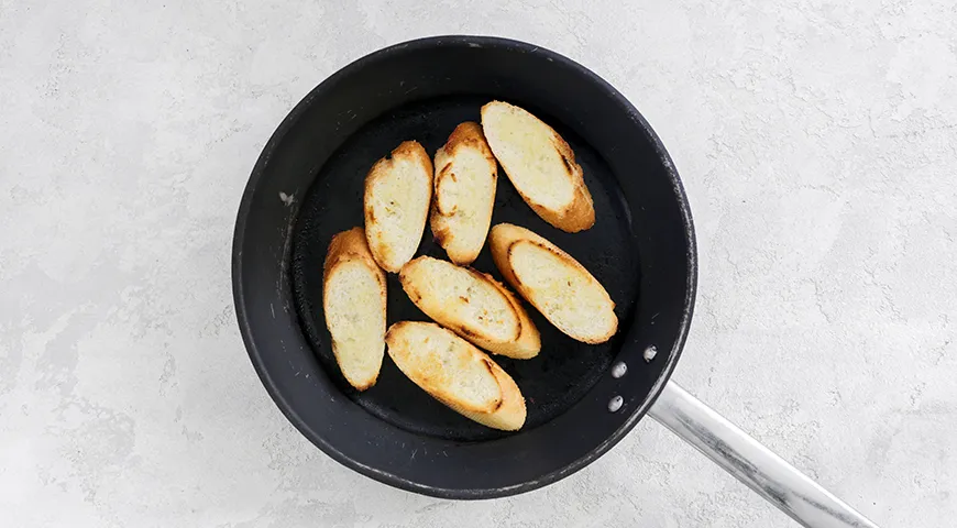 Panini con bastoncini di granchio e cetriolo fresco