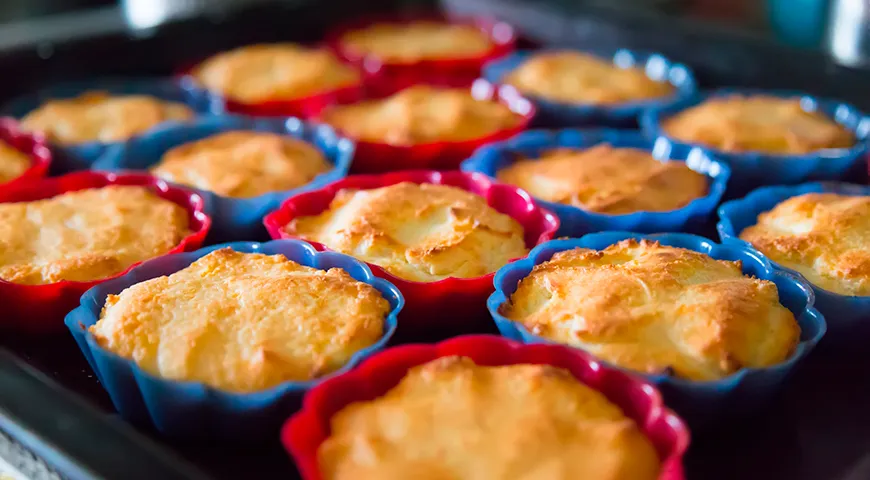 Le cheesecake a base di pastella devono essere preparate in stampi per muffin o cupcakes porzionati.