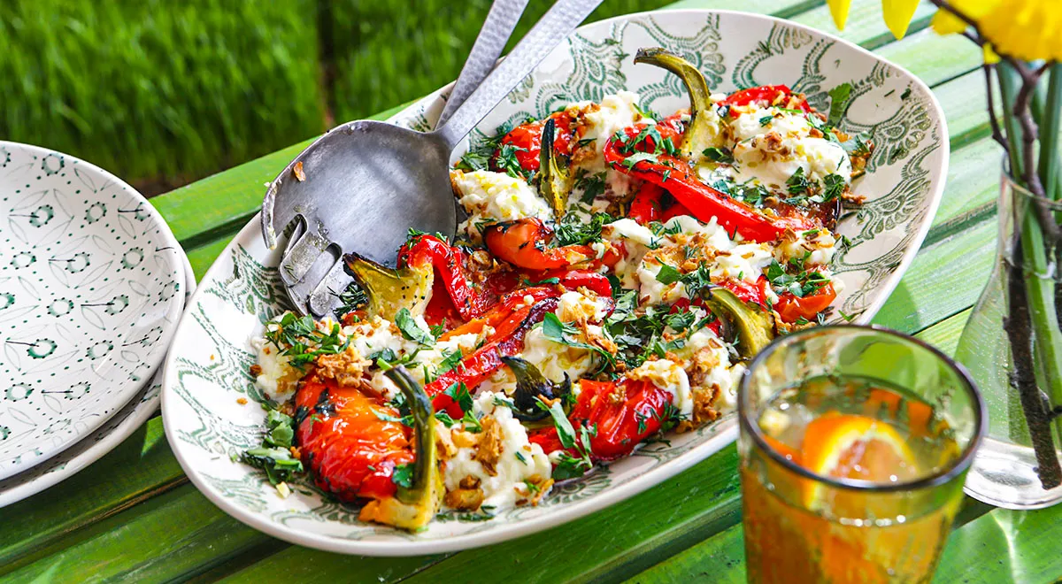 Antipasto di peperoni arrostiti con stracciatella