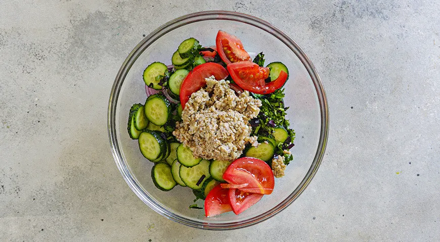 Insalata con verdure e noci