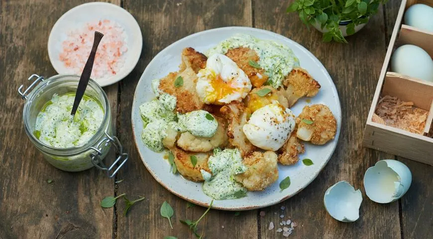 Cavolfiore pangrattato con salsa di panna acida