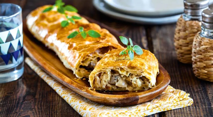 Strudel con verze e salsicce