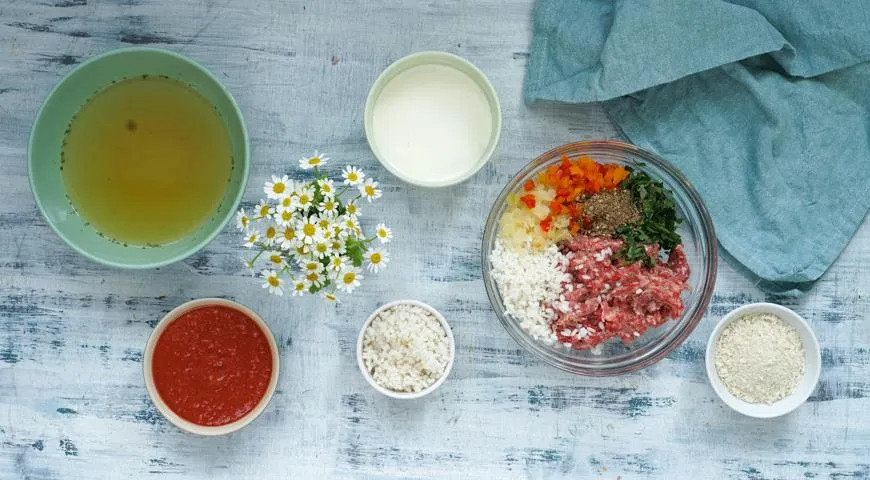 Aggiungere al ripieno acqua naturale, brodo, panna o salsa di pomodoro