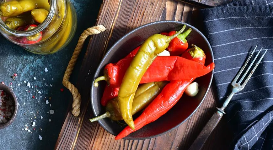 Preparare i peperoncini sott'aceto per l'inverno