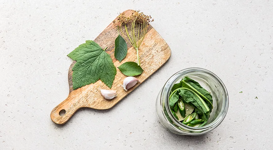 Cetrioli con peperoncino per l'inverno