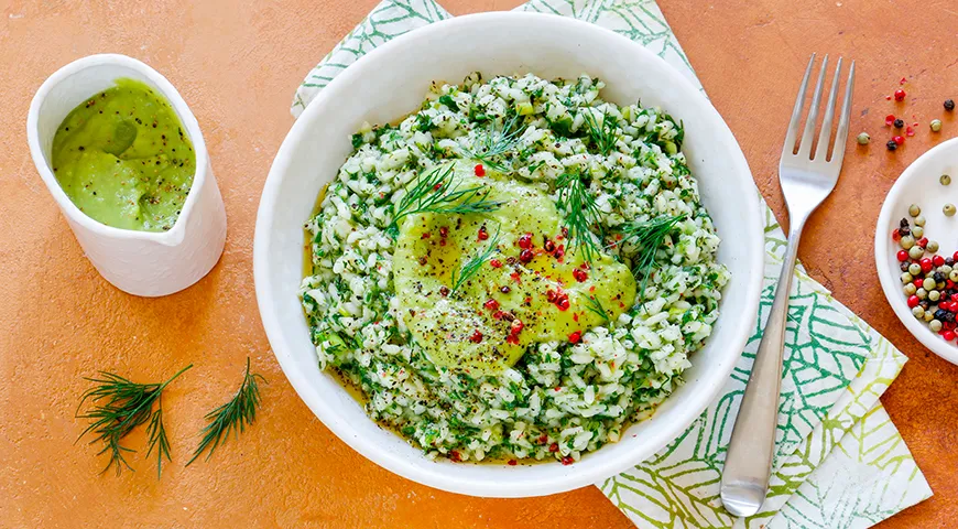 Riso verde con salsa di avocado