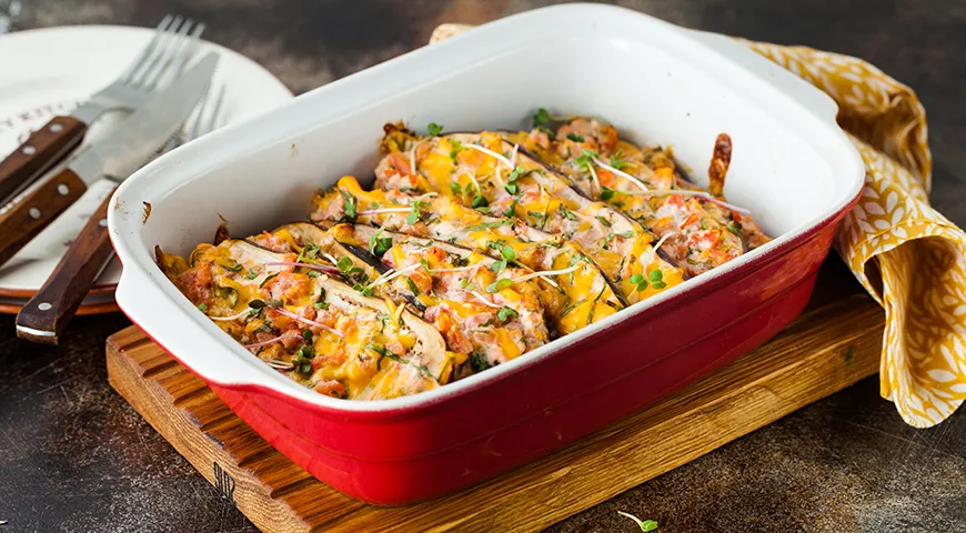 Melanzane con pomodoro e formaggio al forno