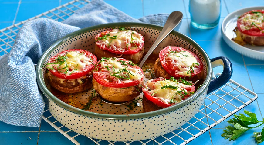 Funghi, pomodori e formaggio al forno