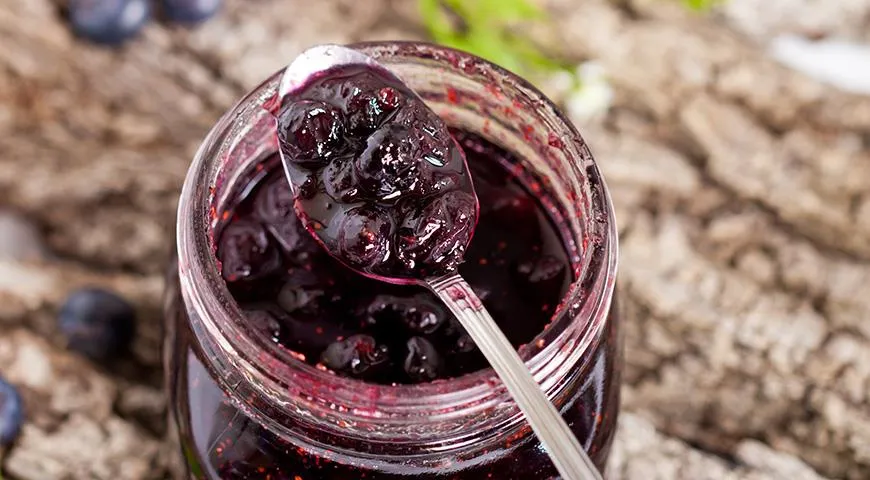 Per il ripieno, utilizzare marmellata densa invece di frutti di bosco freschi o conserve.